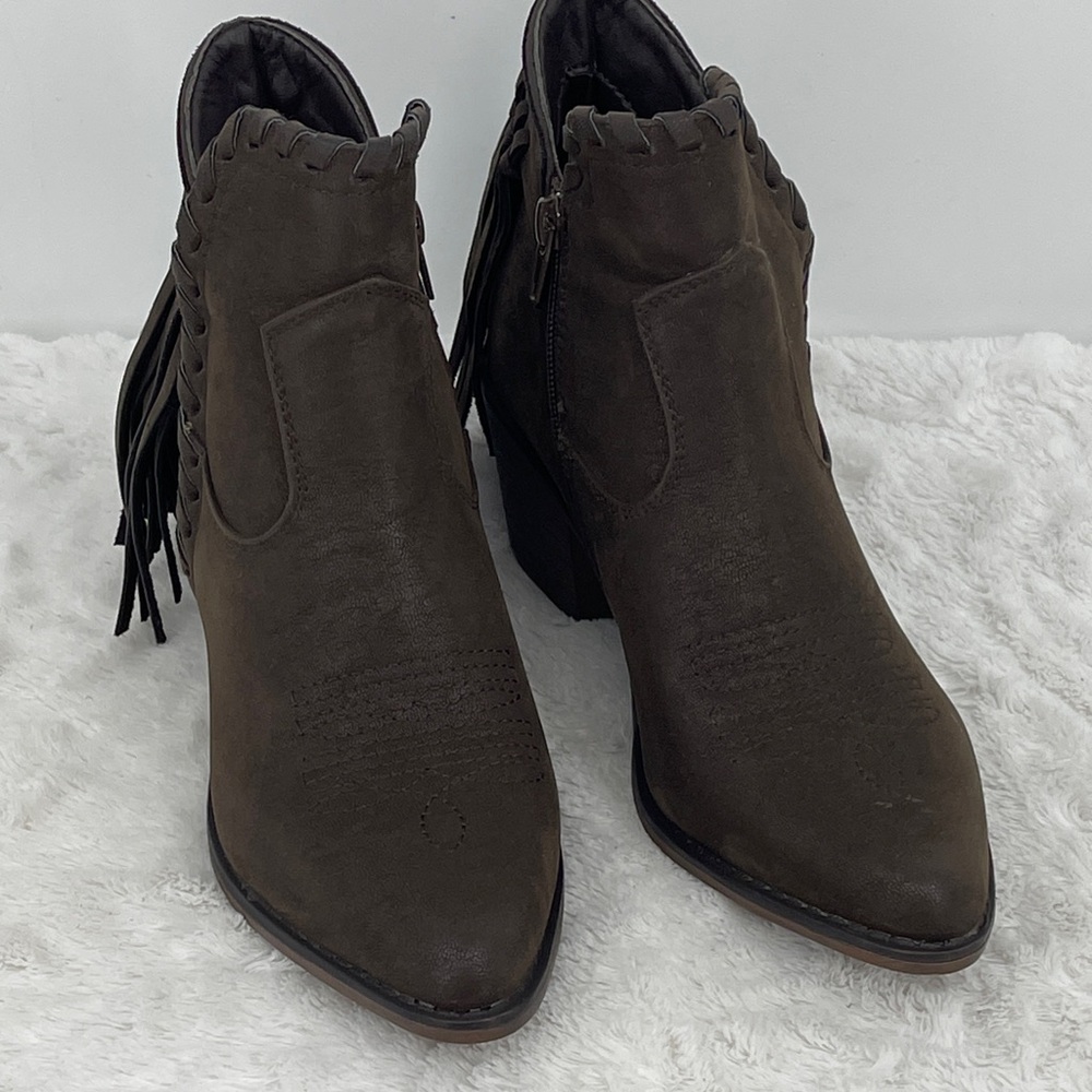 PIERRE DUMAS Fringe Ankle Boots - Brown WOMENS SIZE 7  LIKE NEW PREOWNED